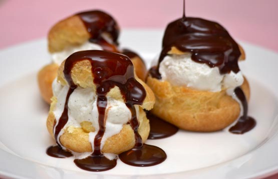 Profiteroles com Creme de Baunilha