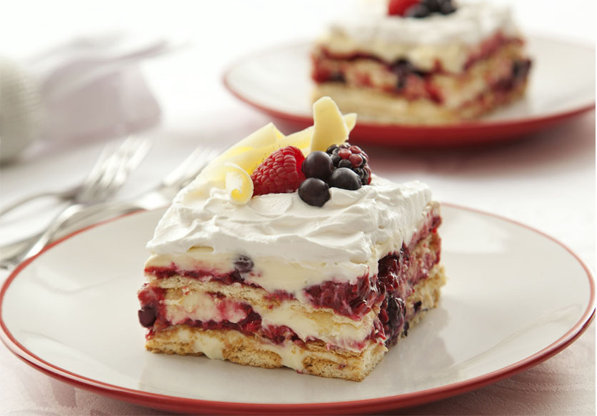 Pavê de Chocolate Branco com Champanhe e Frutas Vermelhas