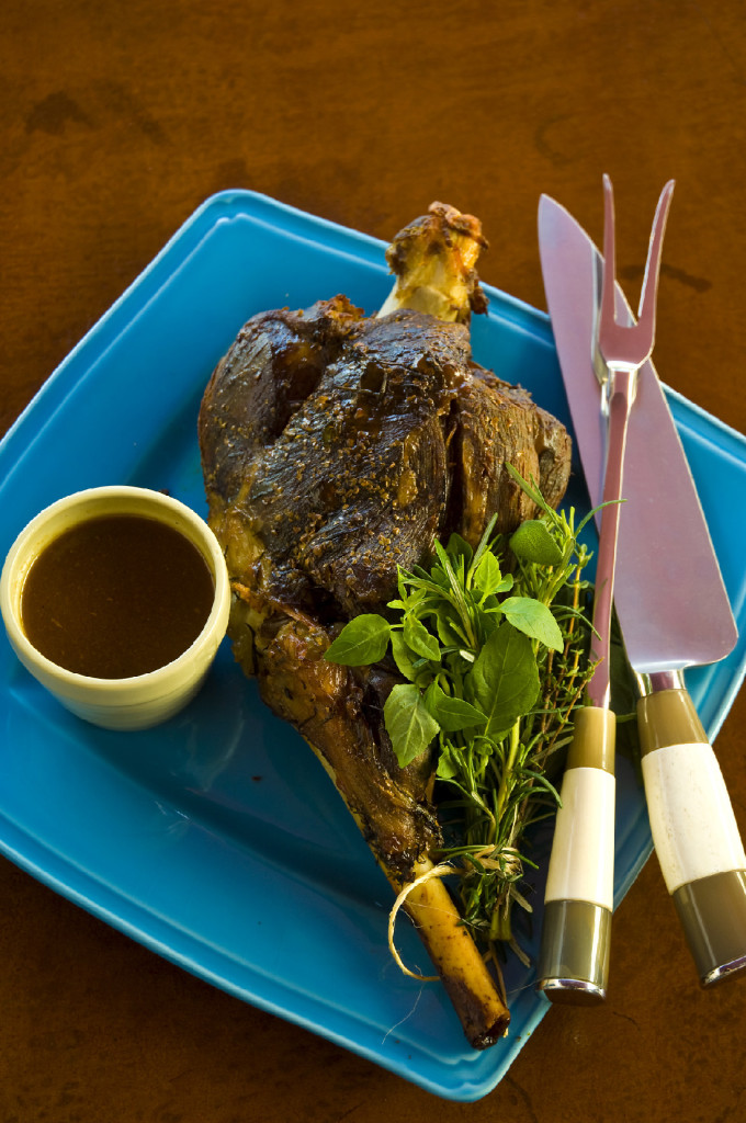 Pernil de cordeiro em bouquet da horta