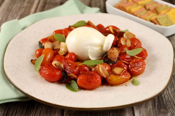 Burrata com tomate confit e ervas