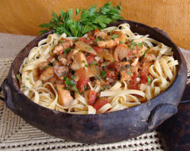 Macarrão com moqueca capixaba 