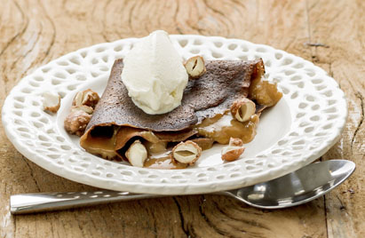 Panquecas de Chocolate com Doce de Leite e Sorvete