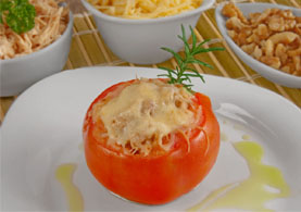 Tomate recheado com frango