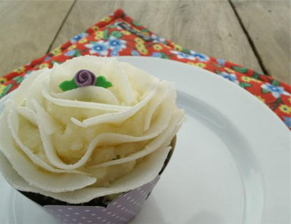 Cupcake de Coco com Mousse de Cambuci