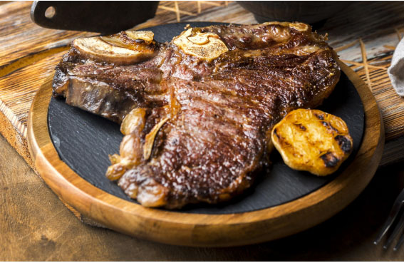 Bife Ancho com Dry Rub para Carne Bovina e Maionese de Batata