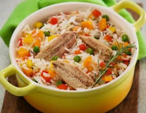 Arroz primavera com sardinha