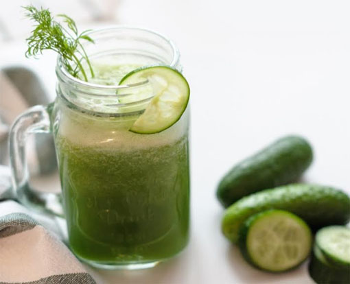 Suco de pepino com água de coco