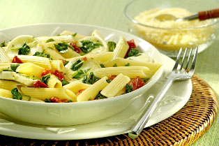 Penne com rúcula