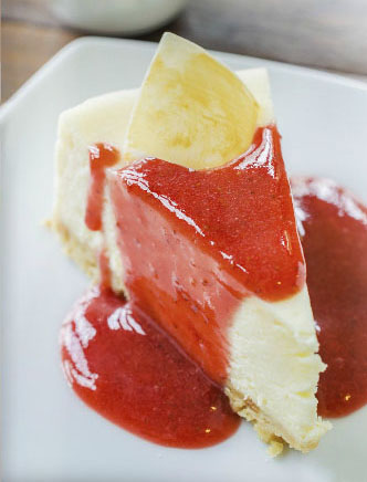 Cheesecake com calda de goiabada