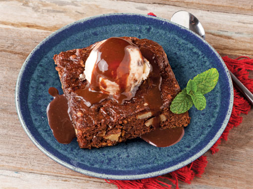 Brownie de chocolate com nozes e linhaça