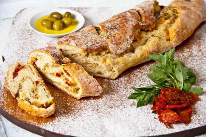 Pão de bacalhau com tomate seco