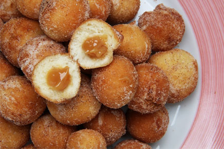 Bolinho de Chuva de Café recheado com Doce de Leite