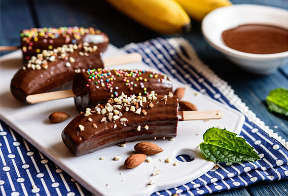 Picolé de banana com chocolate