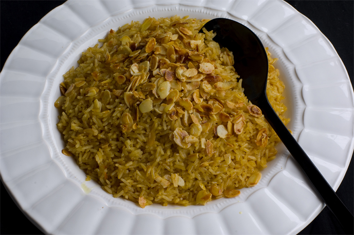 Arroz Caipira na cachaça e no azeite com amêndoas