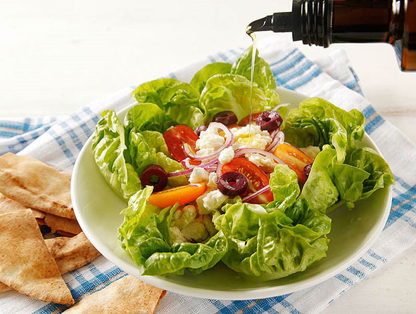 Salada grega com queijo de cabra