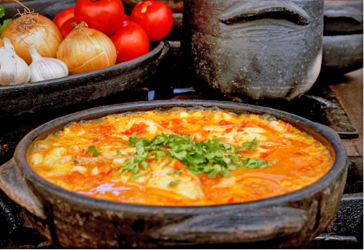 Moqueca de Peixe com Banana-da-Terra