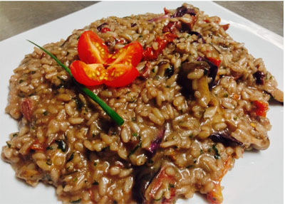 Risoto de filé mignon com vinho tinto