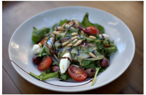 Salada caprese e pesto